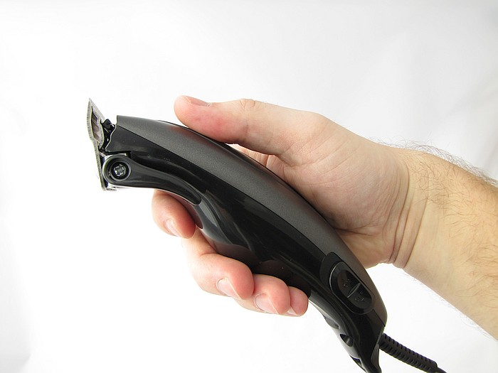 Tento strojek má dobrou ergonomii